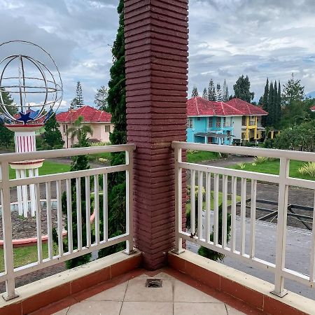 Beranda Istirahat Villa 4BR at Galaxy Resort Puncak Cikundul Luaran gambar