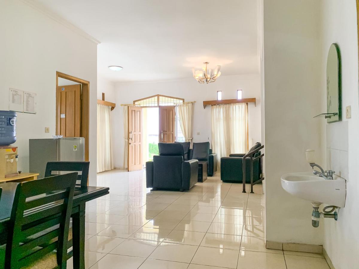 Beranda Istirahat Villa 4BR at Galaxy Resort Puncak Cikundul Luaran gambar