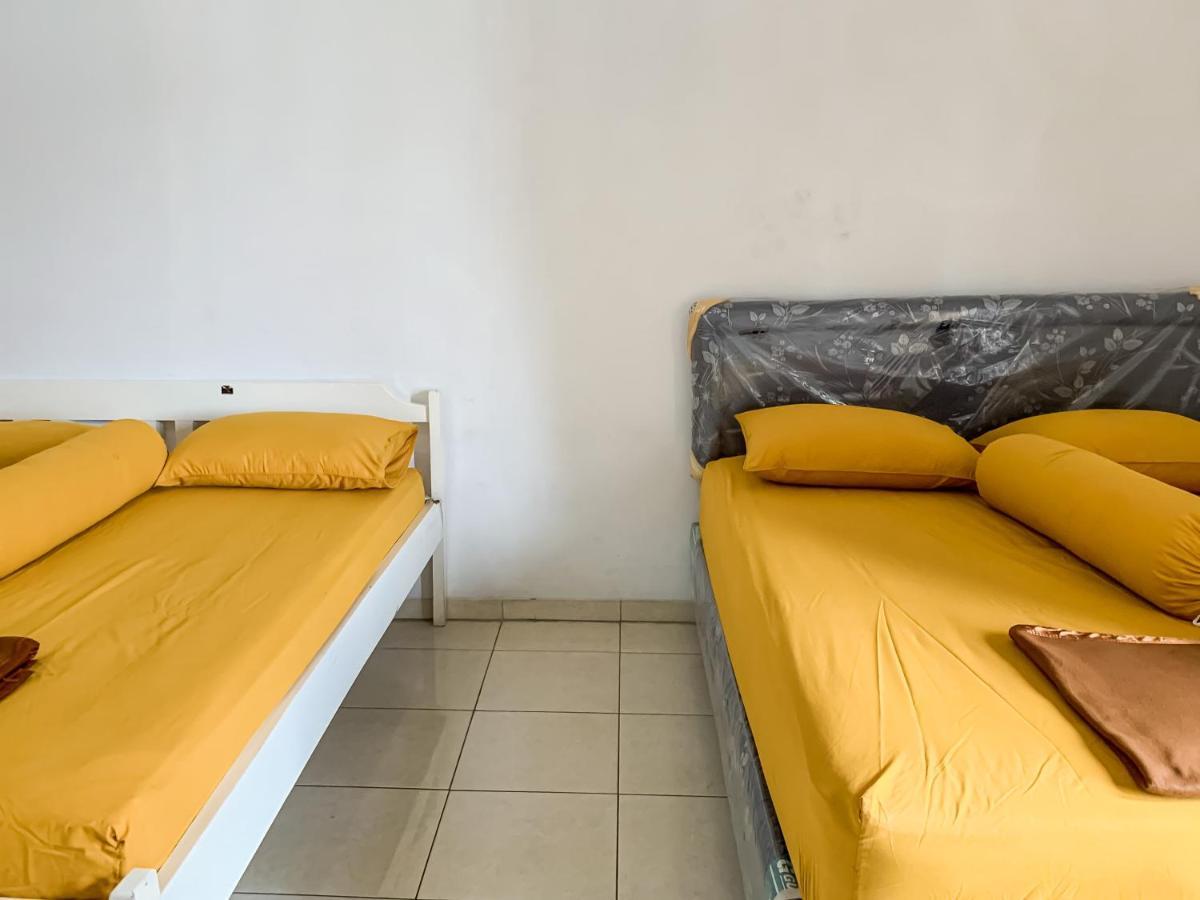 Beranda Istirahat Villa 4BR at Galaxy Resort Puncak Cikundul Luaran gambar