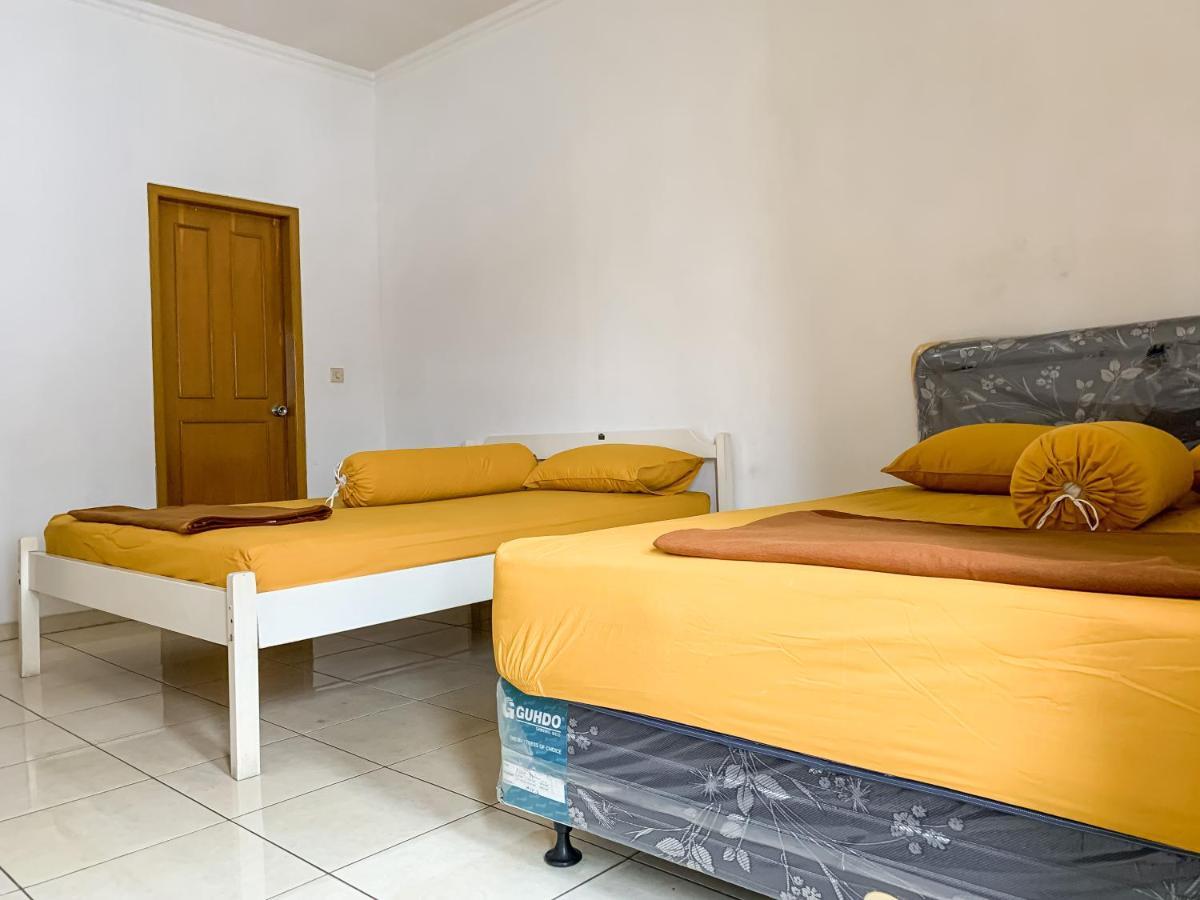 Beranda Istirahat Villa 4BR at Galaxy Resort Puncak Cikundul Luaran gambar