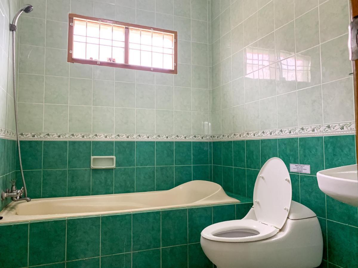 Beranda Istirahat Villa 4BR at Galaxy Resort Puncak Cikundul Luaran gambar